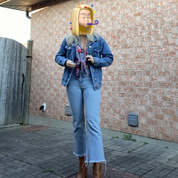 WIDE SLEEVE CROP TOP FROM TORONTO BOUTIQUE - Picture 4 of 4